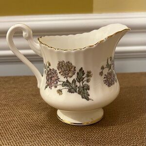 Roslyn Fine Bone China with Pink and Yellow Chrysanthemums Creamer, 585 Pattern